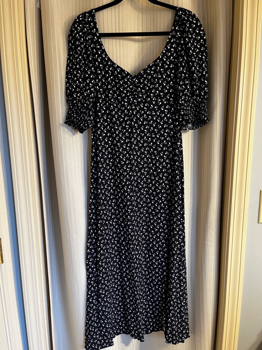 Madewell Navy Midi Dress with White Floral Motif and Puff Sleeves